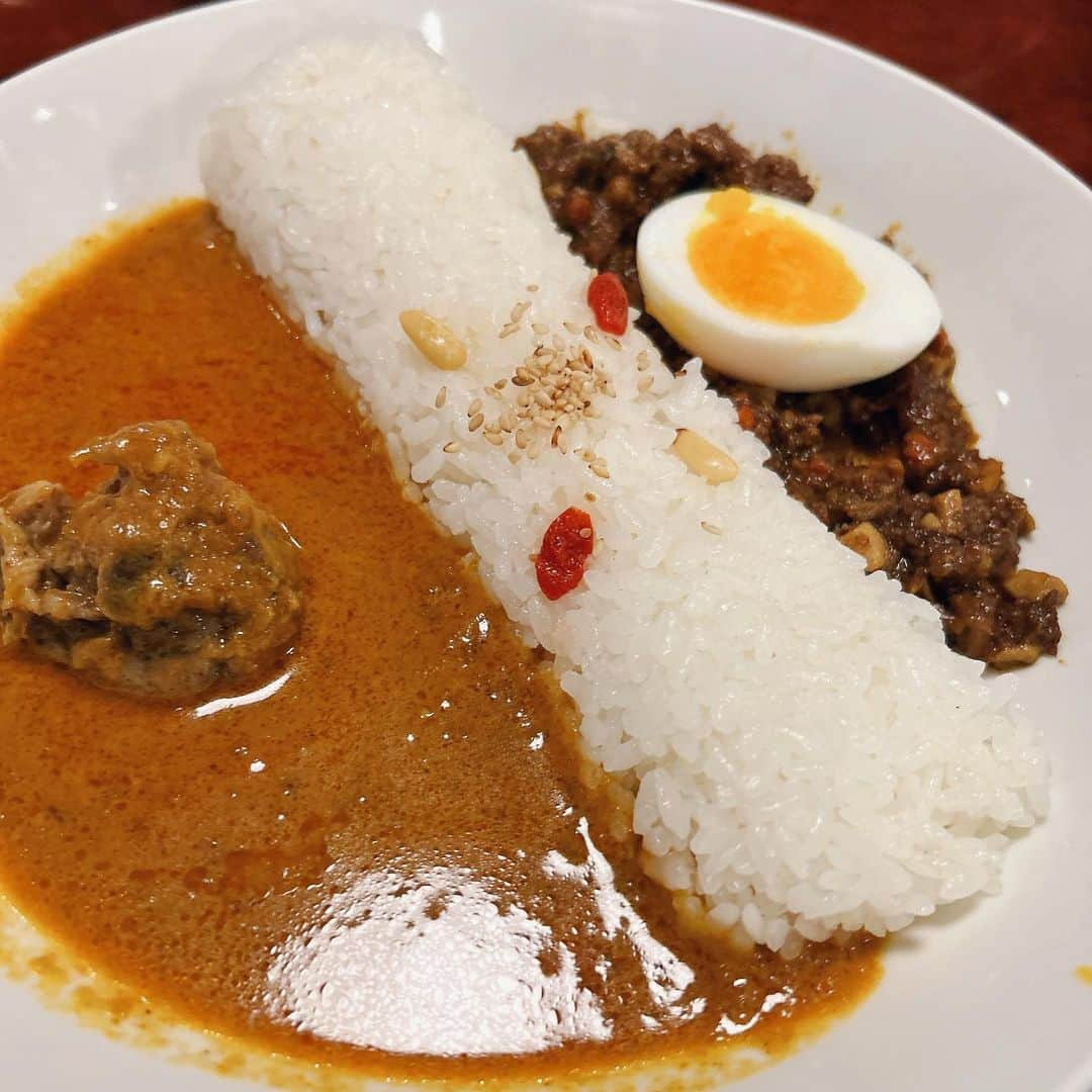 浦田麻緖さんのインスタグラム写真 - (浦田麻緖Instagram)「カレー食べに来たら... ピカソ的ぞうさん🐘😳😳😳  パオーン‼️🙄🙄🙄  こちらは、薬膳カレー＆キーマカレーです🍛🥄  #カレー  #薬膳カレー  #キーマカレー  #ランチ  #ピカソ的  #天馬カレー」6月6日 13時08分 - mao.urata