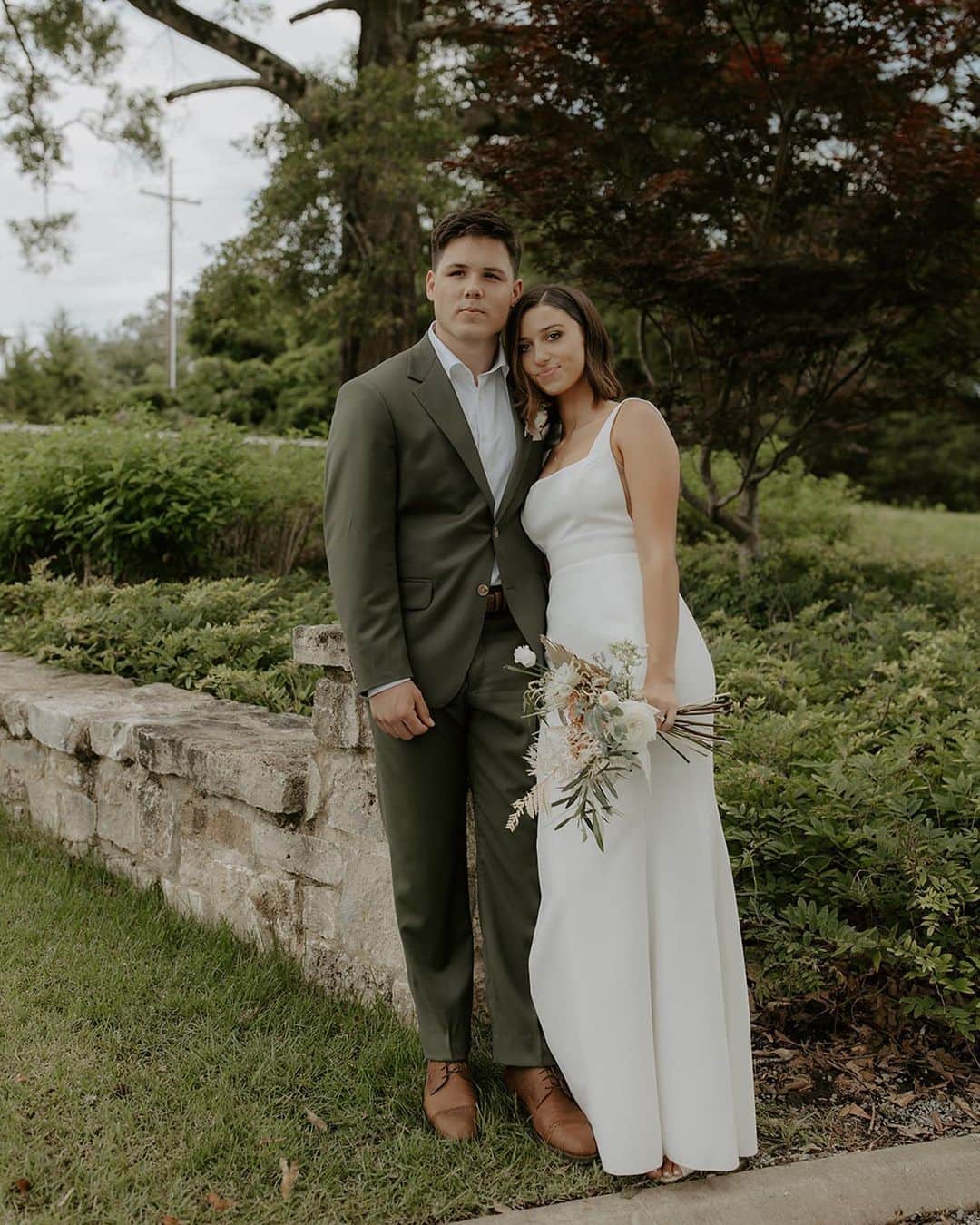 コリー・ロバートソンのインスタグラム：「Happy Anniversary to two of my favorite people! @bellarobmayo and @jacobdmayo I love getting to witness the beautiful, fun, adventurous life you are building together. 2 years in and many more to come. Keep going, dreaming, laughing, loving! I love you 🤍」