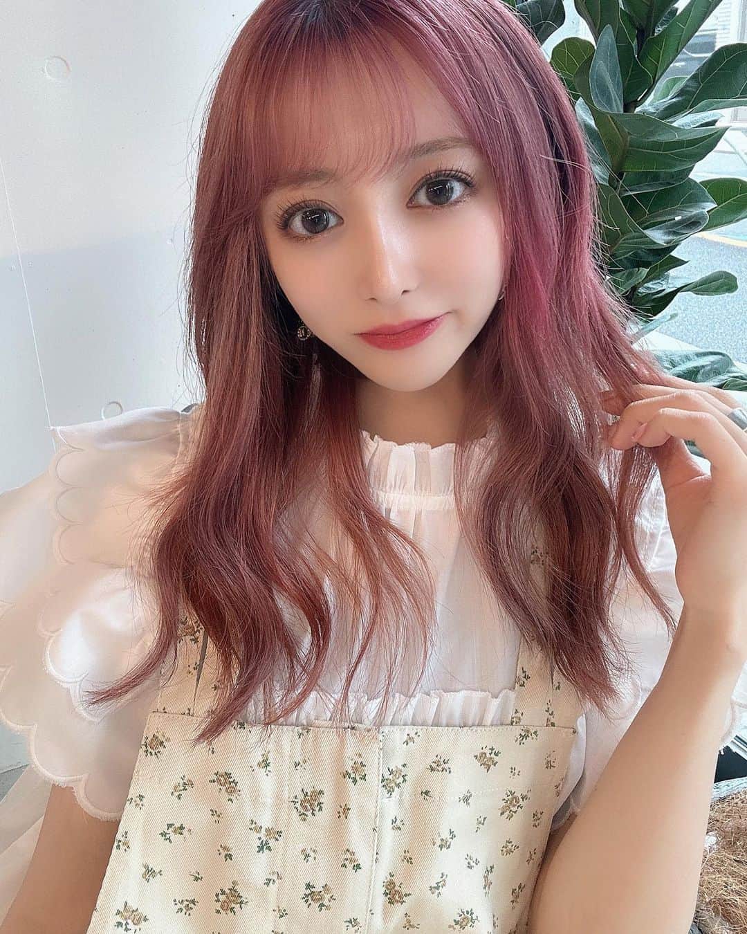 ひなたろす（佐原ひなた）さんのインスタグラム写真 - (ひなたろす（佐原ひなた）Instagram)「@motehairyuto12 に ピンク髪を復活してもらった♡ トリートメントもさらさらになるし 色もどんぴしゃ🍓🪄またお願いします♡  @sheinofficial   14881254 ブラウス hinata23で20オフです📴☑️  それに　@jumelle_jp のオールインワン🌼  可愛すぎて日々きてしまいそう🌼🪄  #コーデ #表参道カフェ #cafe #フレンチガーリー #ガーリー #ヘアカラー #ヘアアレンジ #ピンクベージュ #ピンクカラー #サロン #サロンモデル #shein購入品 #シーイン #sheinofficial #オールインワン #ガーリーファッション #私服 #jumelle #ジュメロ」6月6日 13時14分 - saharahinata