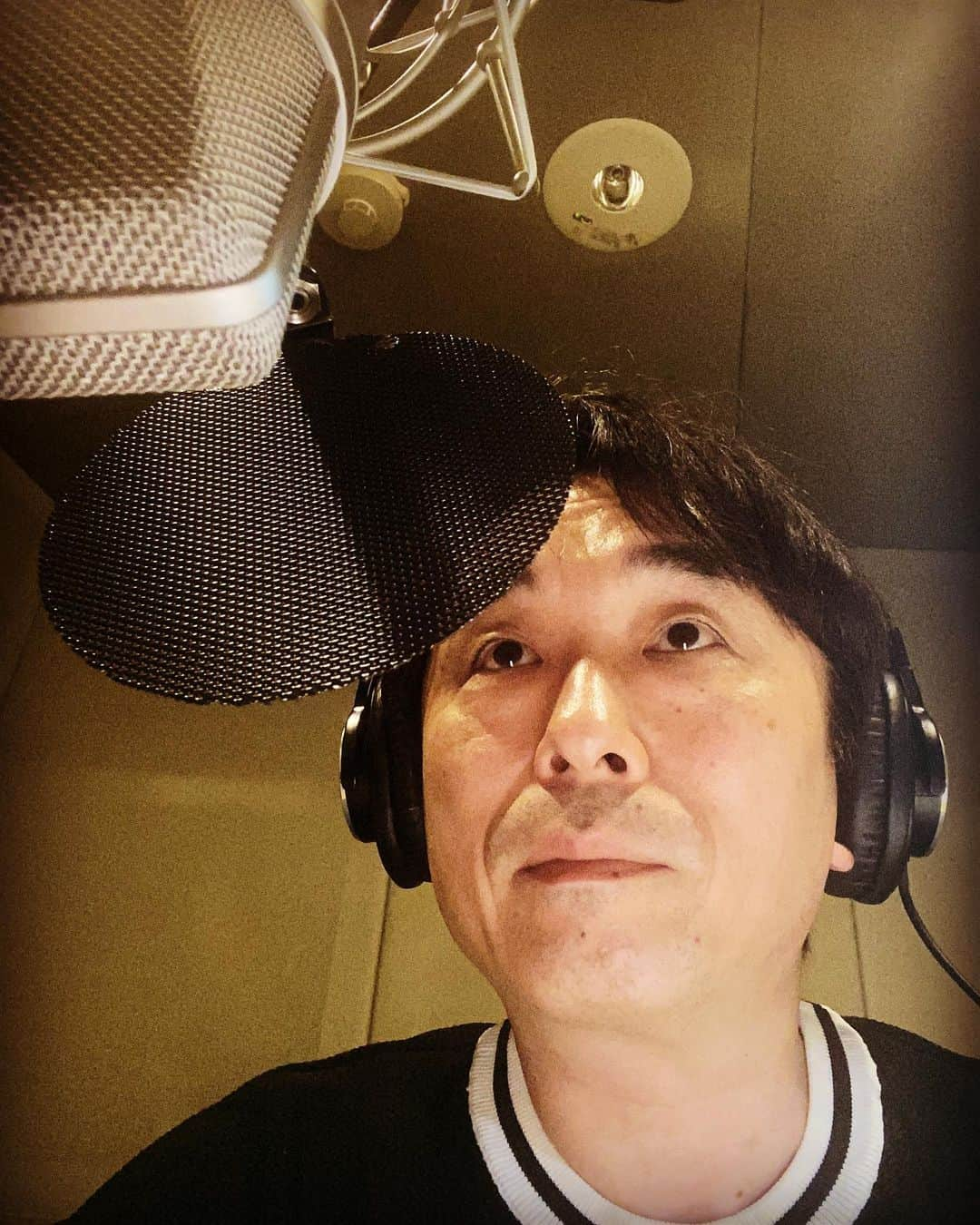 関智一さんのインスタグラム写真 - (関智一Instagram)「ナレーションを頑張ってまーす♪  #ナレーション #ひとり」6月6日 13時21分 - sekitomokazu