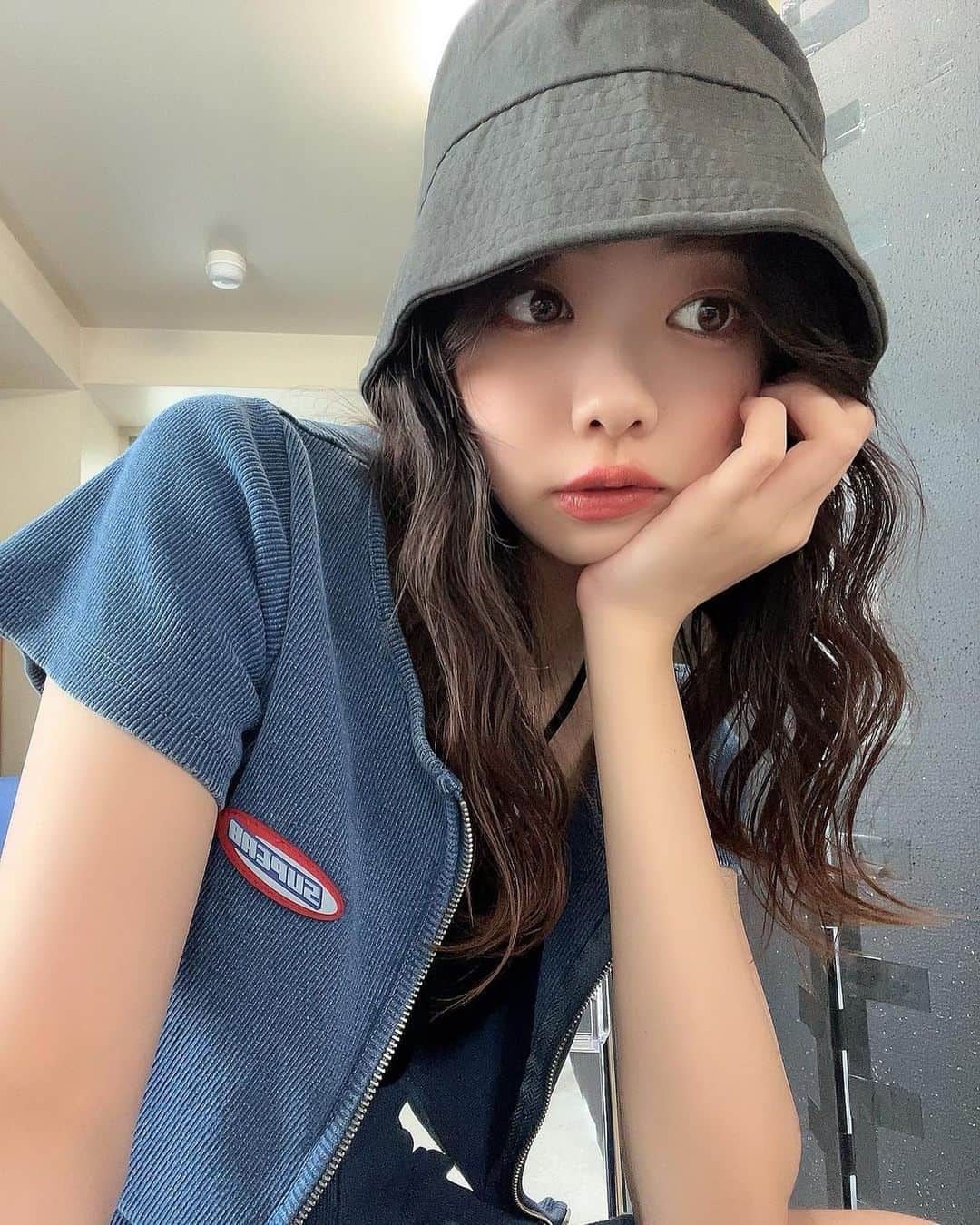 神田萌衣のインスタグラム：「自分ではできないウェーブ巻きがカワイイ日📸🤍」