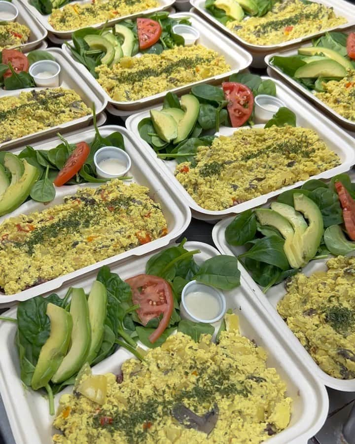 Peace Cafeのインスタグラム：「PeceCafe also makes boxed lunches tailored to your needs! We can accommodate gluten and soy-free, budget-friendly, and much more!  https://www.peacecafehawaii.com/store/checkout-v2/online-ordering/receipt/peacecafehawaii?order=709df897-e580-4585-8543-3fb6061322c4  #lunchbox #vegan #plantbased #bento #glutenfreeoption #hawaii #healtyfood #yummy #sugarfree #dairyfree #oahu #catering #celemony」