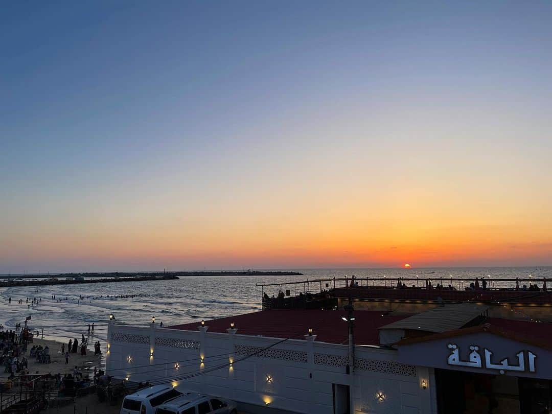 新田朝子さんのインスタグラム写真 - (新田朝子Instagram)「Beautiful Sunset in Gaza.  #gaza #palestine #oceanview #gazastrip #gazapalestine #ガザ #パレスチナ #夕陽」6月6日 13時33分 - asako.nitta