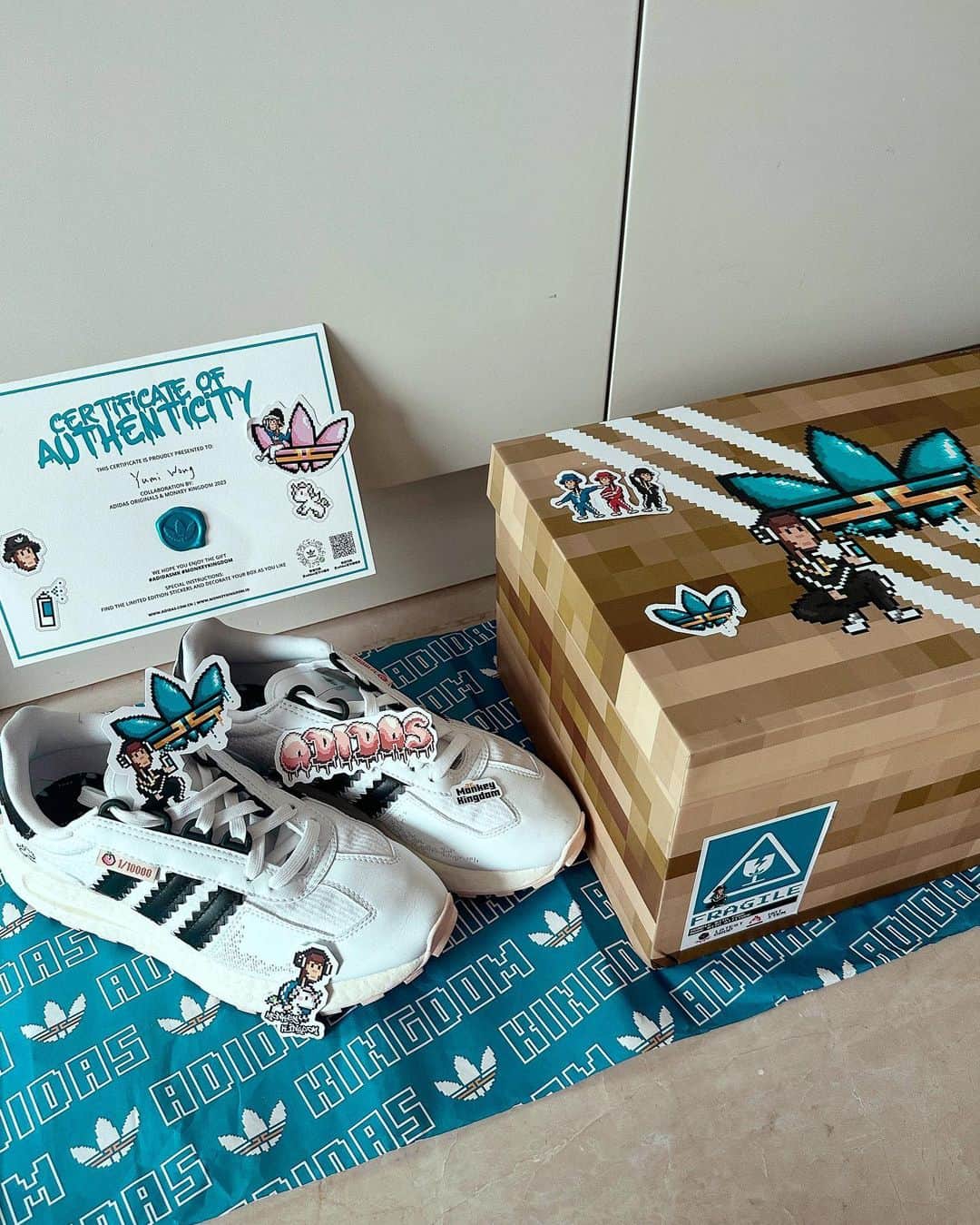 Yumi Wongのインスタグラム：「一腳踏入獨特像素藝術💙 Adidas x Monkey Kingdom   @monkeykingdom_ @adidashk @adidasoriginals #adidasMK  #MonkeyKingdom  #adidasOriginal」