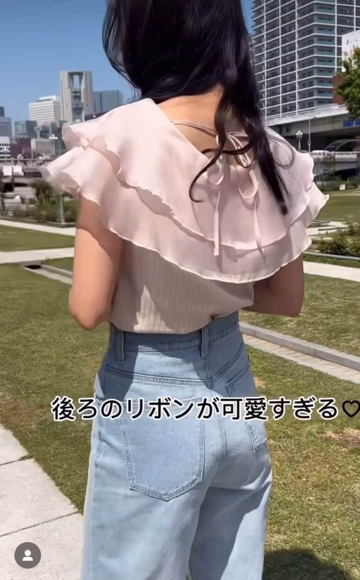 Fleur Fleurのインスタグラム：「日本🇯🇵trip流程：記得訂衫呀🙋🏻‍♀️💗💗💗 今日訂完星期五夜晚有得拎  ［日本🇯🇵trip購買流程✈️✏️］ 全部介紹嘅貨品都係現貨發售 All 20%off!! 買滿$1600可享免費SF🚚送貨 香港🇭🇰同埋澳門🇲🇴嘅客人都可以使用呢個優惠 全線貨品需要訂貨 今個星期五將會到貨 見到鍾意嘅貨品WhatsApp查詢  入數確認之後才會留貨俾你 大熱款式都有存貨 不過由於有好多客人查詢 到貨後就未必有現貨賣 記得訂貨啦！ 星期五晚上就可以拎😌🛍️ WhatsApp查詢熱線5572-9458 銅鑼灣門市：恩平道52號2樓A室」
