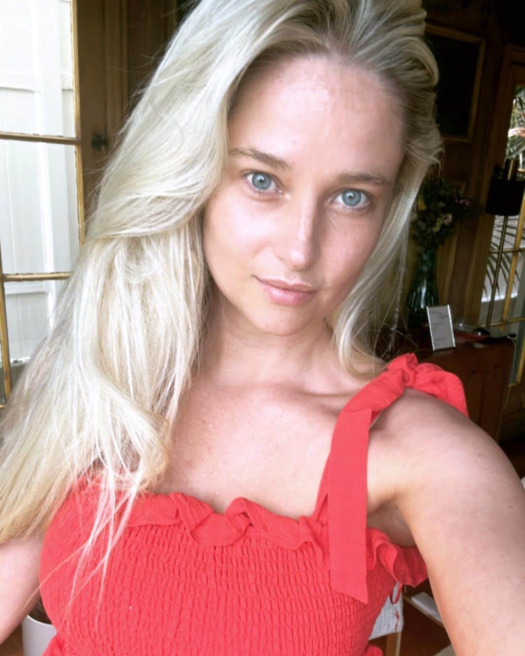 ジェネビーブ・モートンのインスタグラム：「This is what I’ve learned: knowing and having a thorough understanding of your own personal values and ethics, is a vital piece of the puzzle of life.」