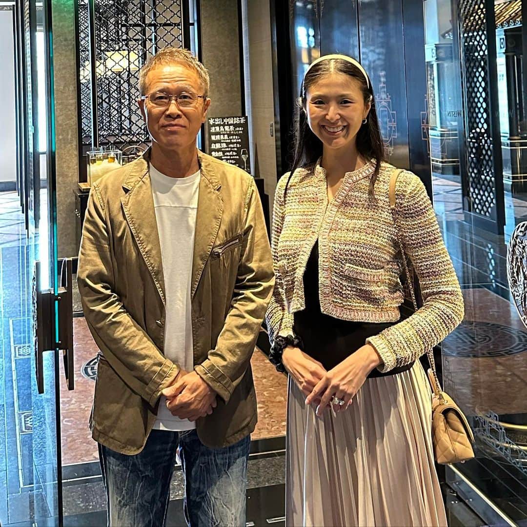 のインスタグラム：「ちゃんと話するのは、10年ちょっとぶり。美元(みおん)さんとランチ。今はシンガポール在住で、定期的に日本に戻ってきているそう。子育てしながら、仕事もこなしています。シンガポールの話、たくさん聞きました。すごく幸せそうで、本当に良かったです😆 ダンナさん、めっちゃカッコ良かった❣️  #美元  #シンガポール  #スタイル抜群  #美人」