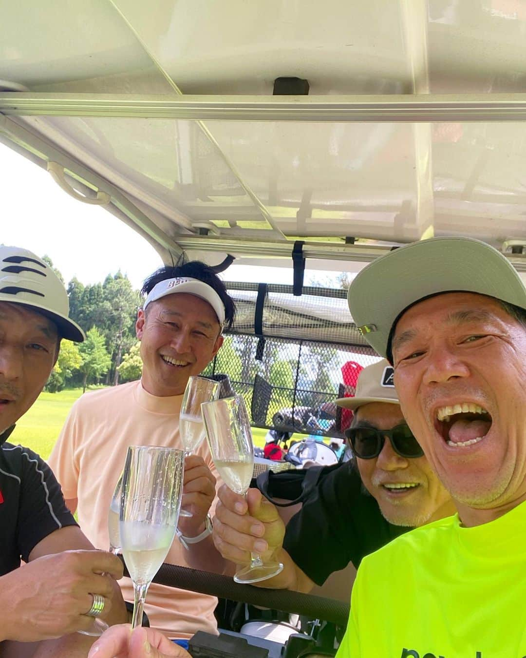 下山英哉のインスタグラム：「人生の先輩たちから 学ぶことばかり😊  #golf #golfstgram  #ゴルフ #人生の先輩　に学ぶ #kagoshima」