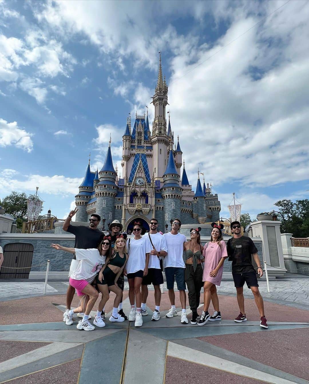 Jonas Sulzbachさんのインスタグラム写真 - (Jonas SulzbachInstagram)「Que lugar mágico 🎆 Especial demais @disneyworld.brasil」6月7日 0時15分 - jonassulzbach