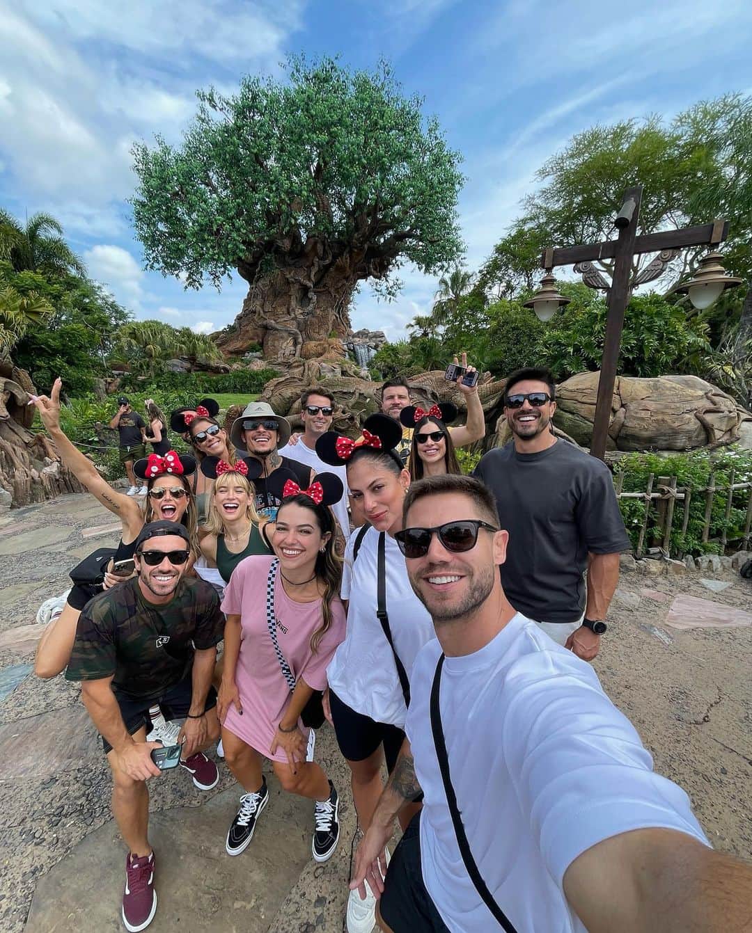 Jonas Sulzbachさんのインスタグラム写真 - (Jonas SulzbachInstagram)「Que lugar mágico 🎆 Especial demais @disneyworld.brasil」6月7日 0時15分 - jonassulzbach