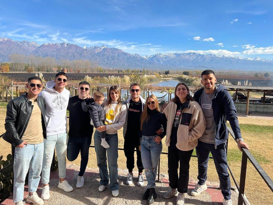 ヘロニモ・ルジのインスタグラム：「Fin de semana increíble en Mendoza con amigos 🍷🇦🇷 que hermoso es nuestro país 😍」