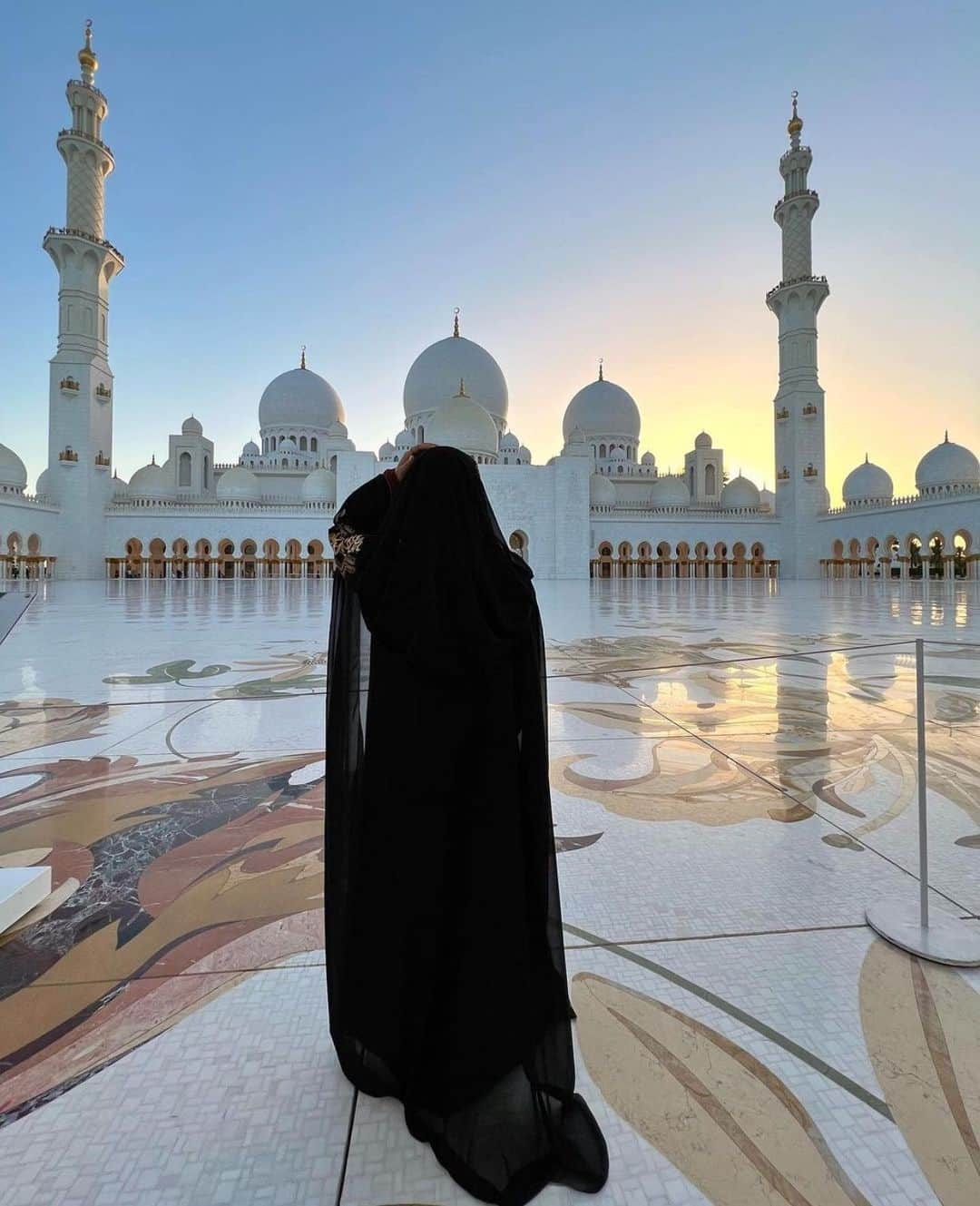 アンナ・ヤノフスカヤさんのインスタグラム写真 - (アンナ・ヤノフスカヤInstagram)「#abudabi  The most magic place🕌✨」6月7日 0時28分 - annayanovskay