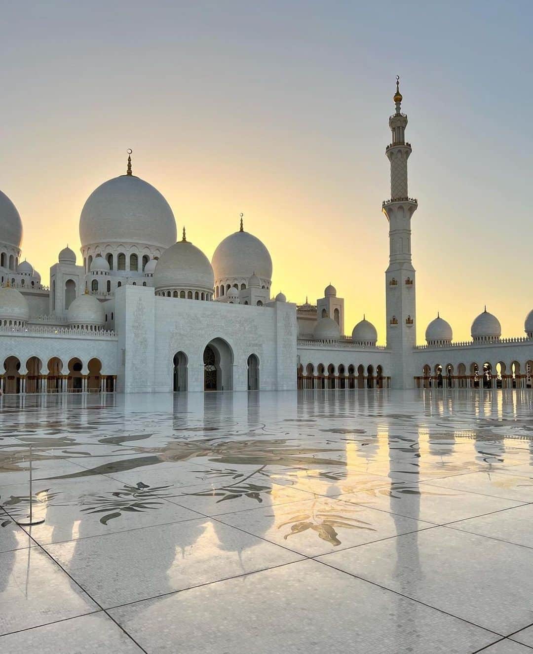 アンナ・ヤノフスカヤさんのインスタグラム写真 - (アンナ・ヤノフスカヤInstagram)「#abudabi  The most magic place🕌✨」6月7日 0時28分 - annayanovskay