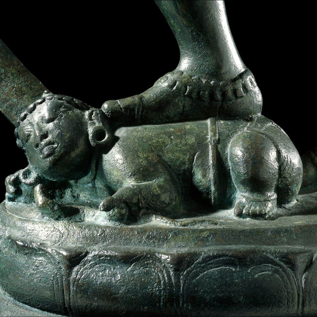 instagram-this-bronze-statue-depicts-the