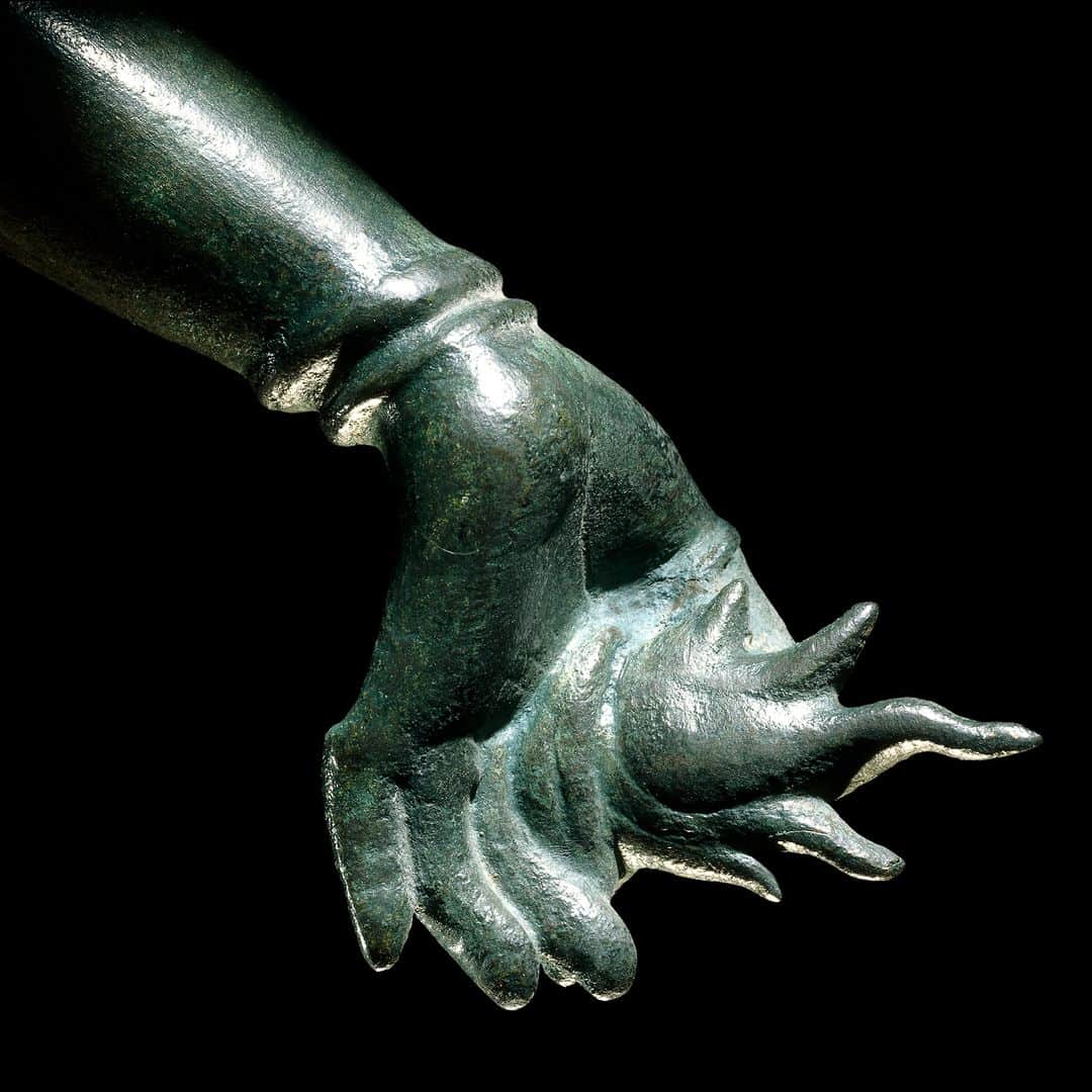 instagram-this-bronze-statue-depicts-the