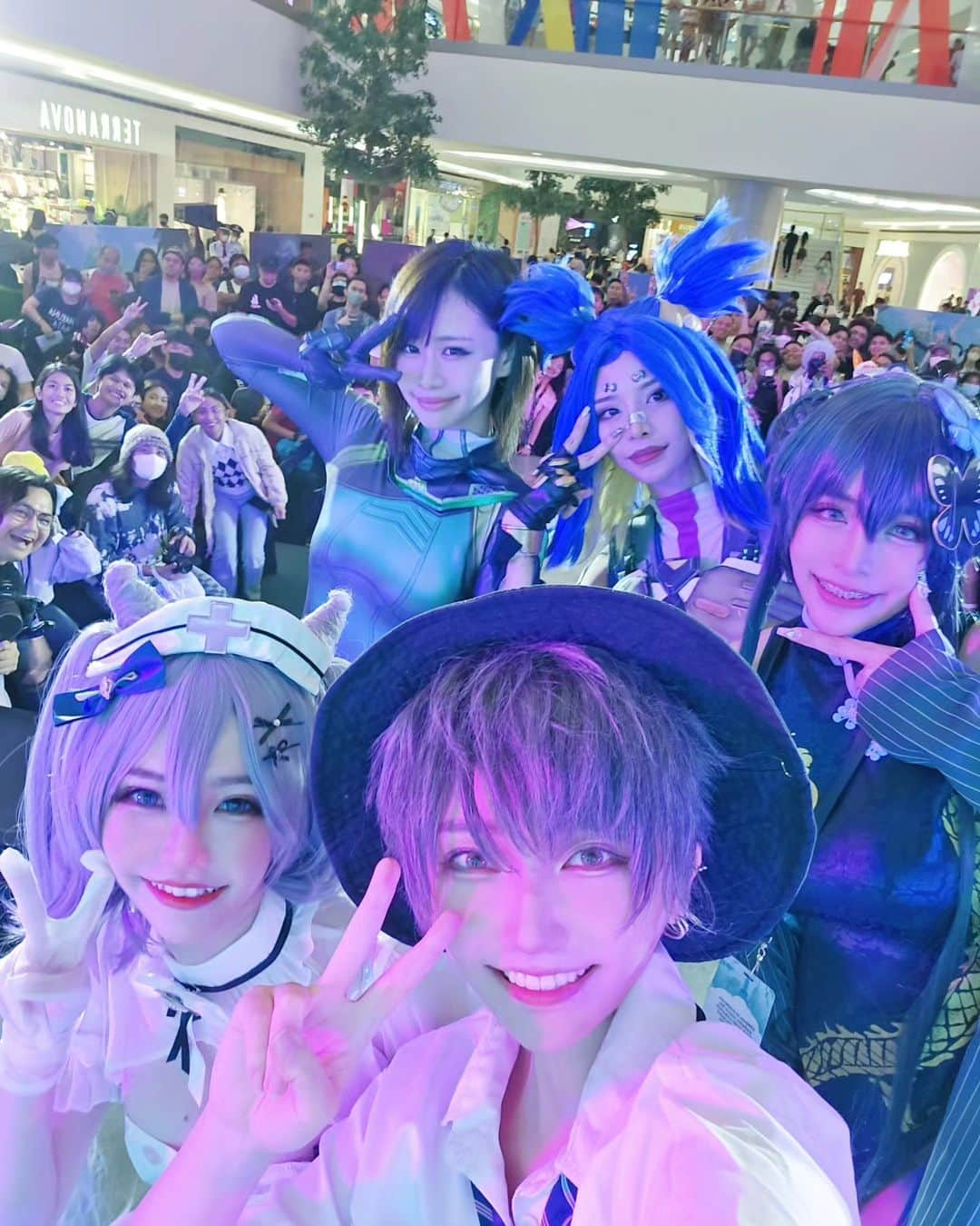 ひかりんさんのインスタグラム写真 - (ひかりんInstagram)「Finally got home from Conquest 😂 I just want to say a HUGE thank you for all you guys who braved the que . You lined up for hours in the intense heat 😭 fought crowds , and still came to see me 🥺 I really can't tell you how greatful I am for you all , it was so good to be back to Manila after many years !   Let's all get our well deserved rest after a crazy weekend 😆 miss you already 💗  #CONQuest2023 #cosplay #ike #ikeeveland」6月7日 0時39分 - __hikarin