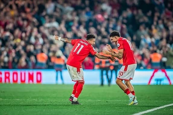 ジェシー・リンガードさんのインスタグラム写真 - (ジェシー・リンガードInstagram)「Thank you to everybody @officialnffc from the fans to all the back room staff and of course the players 👏🏾 been a rollercoaster journey but we stuck together through thick and thin and achieved our goal ❤️ it’s been a pleasure 🤝🏾 #demmander #fordes #wakawaka」6月7日 0時41分 - jesselingard