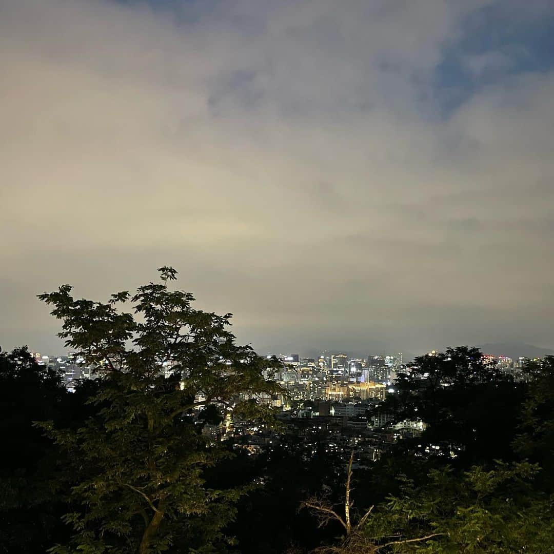 ドヒさんのインスタグラム写真 - (ドヒInstagram)「푸릇푸릇 살랑살랑 페이보릿 시즌💚⛰️🌿🌳🫧」6月7日 0時46分 - mdh0925_