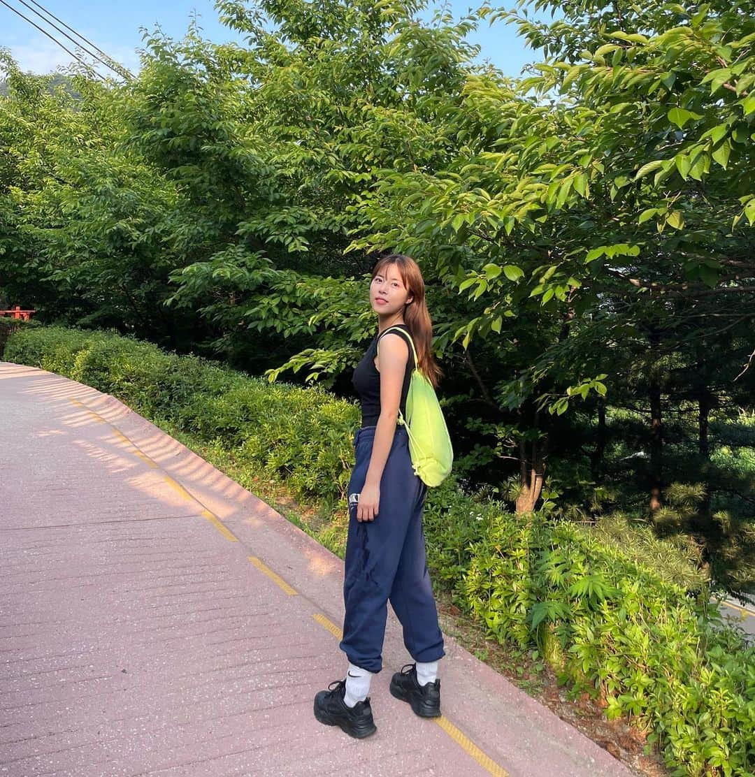 ドヒさんのインスタグラム写真 - (ドヒInstagram)「푸릇푸릇 살랑살랑 페이보릿 시즌💚⛰️🌿🌳🫧」6月7日 0時46分 - mdh0925_