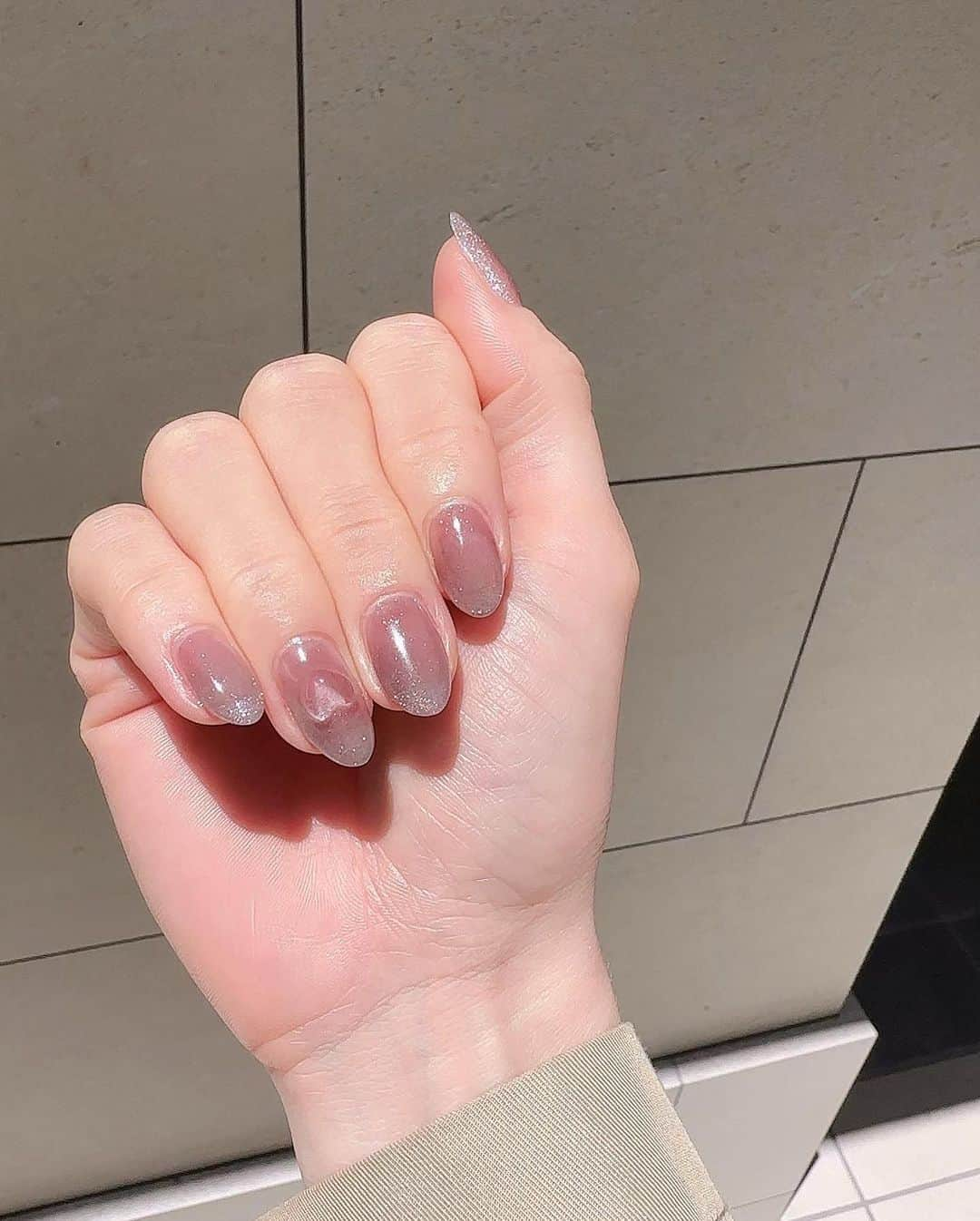 守谷香里さんのインスタグラム写真 - (守谷香里Instagram)「@___raimu.h0911 @stimu_nail  来夢ちゃんnail salonオープンおめでとう💅㊗️ ママであり、オーナー☺️ 頑張ってね！  今回はマグネットのぎゅわんぎゅわんをフレンチに見えるように✨️ ＆ 初めての♡パーツ🥺🩷  nailに♡取り入れたのも初めてだったのですが… ♡にご利益あったかも🤭🤫🫧  お爪が可愛い😮‍💨🫧また月末にね💅😊」6月7日 0時50分 - kaoriel1014