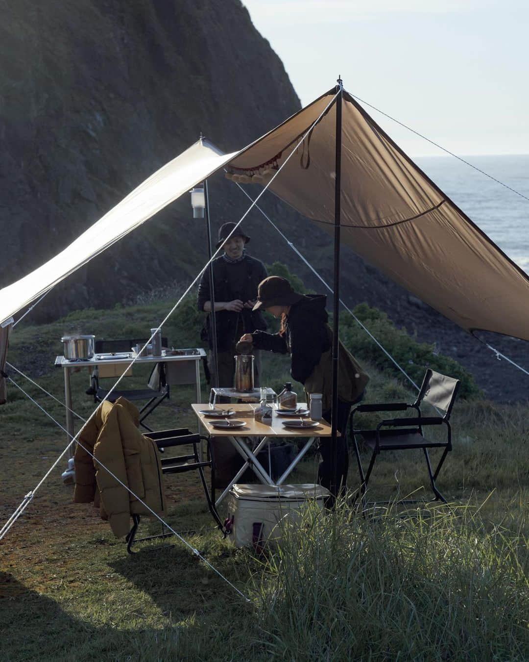 Snow Peak USAさんのインスタグラム写真 - (Snow Peak USAInstagram)「Swipe to take a closer look at the Land Nest Dome Medium and Land Nest Tarp, plus a beautiful view of the Southern Oregon coastline.   #snowpeakusa #noasobi #camping #campinggear #LandNest」6月7日 1時06分 - snowpeakusa