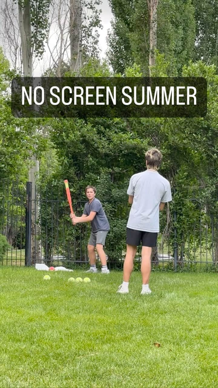 のインスタグラム：「Worried your kids will be on screens all summer? ☀️  I get it. We want our kids to be active and have fun and not have their face buried in a phone or tablet or tv. I want that for my kids.  I remember my summer days as a kid. We swam from 6 am until noon every day. Played outside. And then we watched movies in the afternoon because it was so hot outside.  And talked to our friends on the phone.  And listened to music in our room.  And tried to beat Mario Bros on the Nintendo.  And read magazines.  Then walked to the Thrifty to get three scoops of ice cream and press-on nails.  At night, we’d hang out with our friends, probably watching another movie.  Nobody called us screenagers. Nobody shamed us for our combined tech time.  Kids RIGHT NOW are digital natives. They have tech in their lives. It’s as common to them as Saturday morning cartoons, walk-mans, and Mr T was to us.  It’s not ALL screens or NO screens. It’s both. Moderation.  Most importantly, it’s communication. And getting on the same page.  Want to have better conversations with your kids and teens about social media and tech? Want actual data and info to help you all make the best decisions for YOUR family?  Well, hot dog! Because we have two guides meant just for that.   Let’s Talk! Is a guide for teens and parents to understand, connect, and discuss social media. IT Expert, Sarah Kimmel of @familytech joins me in the latest updates and in two live classes for your family.  Get SMART is a family guide for younger kids and parents to understand the digital age and internet use. It will be updated in July—getting it now will include the updates!  Use the code SOMESCREEN for 15% off both guides.  It’s BOTH this summer. And all year. Get on the same page with your kids and remove the guilt and shame.」
