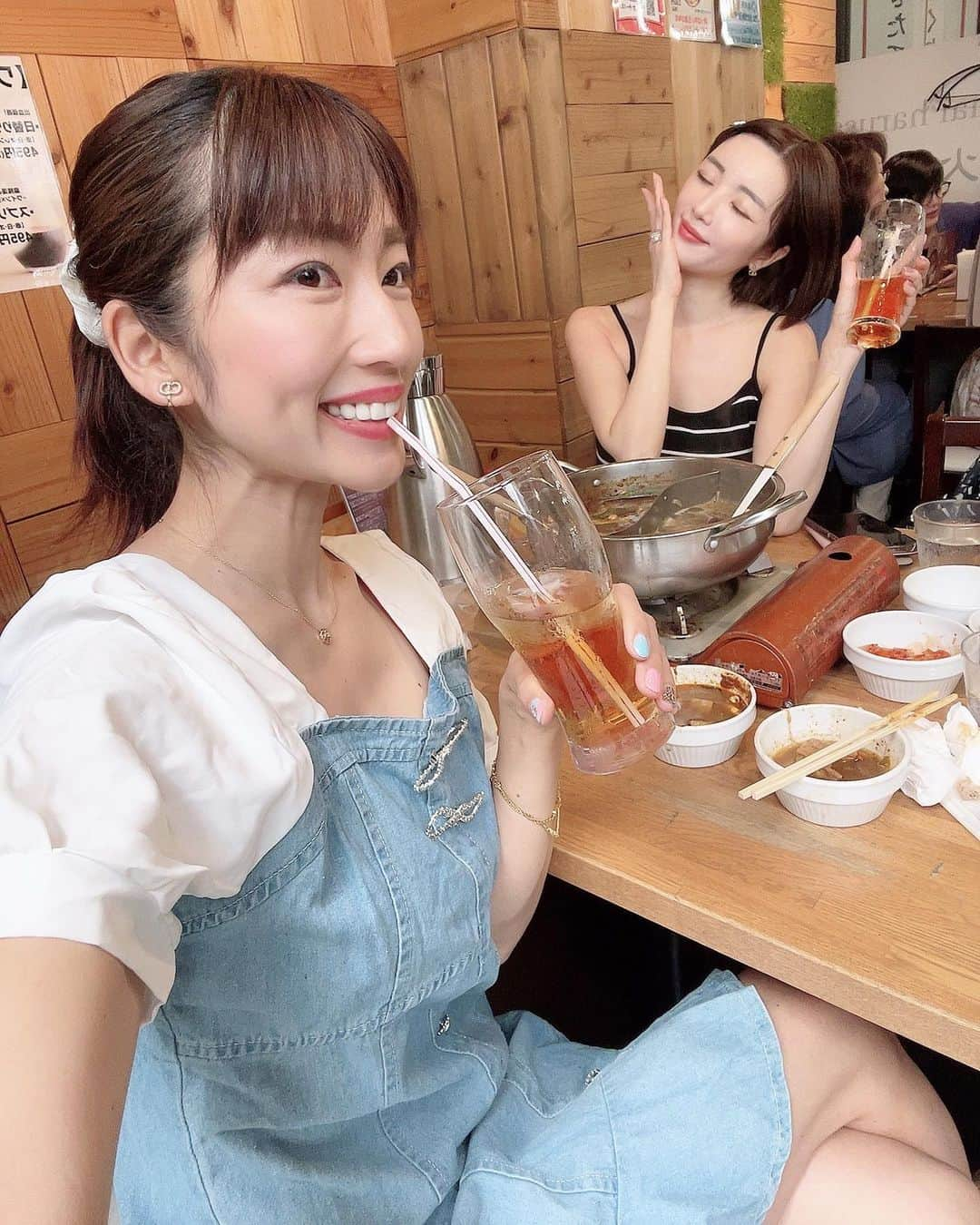 庄司ゆうこさんのインスタグラム写真 - (庄司ゆうこInstagram)「悠里ちゃんとチーパオ赤坂店の火鍋を頂きました❣️ チーパオ恵比寿店は週に1.2回行ってるんだけど火鍋は初！！ こんな美味しい火鍋、もっと早くに知りたかった😭✨ 2時間で野菜やお肉食べ放題で野菜たっぷり何回も取りに行ってお腹はち切れるくらいまで食べたよ🤣 辛さも選べるんだけど悠里ちゃんも辛いの大好きだから大辛にしたよ✨✨この辛さ病みつきになる🥺 最高に美味しかった💓 また絶対行く〜💓 #火鍋#火鍋ランチ#赤坂#チーパオ#七宝麻辣湯#赤坂グルメ #赤坂ランチ#グルメ好きな人と繋がりたい」6月7日 1時20分 - yuko.shoji