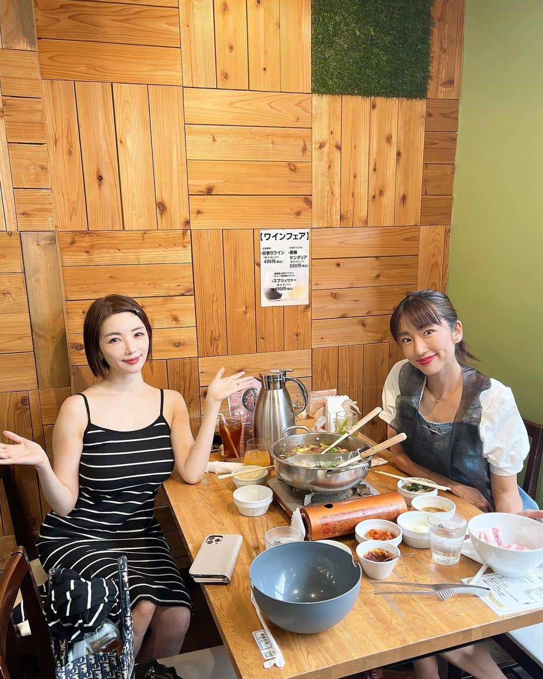 庄司ゆうこさんのインスタグラム写真 - (庄司ゆうこInstagram)「悠里ちゃんとチーパオ赤坂店の火鍋を頂きました❣️ チーパオ恵比寿店は週に1.2回行ってるんだけど火鍋は初！！ こんな美味しい火鍋、もっと早くに知りたかった😭✨ 2時間で野菜やお肉食べ放題で野菜たっぷり何回も取りに行ってお腹はち切れるくらいまで食べたよ🤣 辛さも選べるんだけど悠里ちゃんも辛いの大好きだから大辛にしたよ✨✨この辛さ病みつきになる🥺 最高に美味しかった💓 また絶対行く〜💓 #火鍋#火鍋ランチ#赤坂#チーパオ#七宝麻辣湯#赤坂グルメ #赤坂ランチ#グルメ好きな人と繋がりたい」6月7日 1時20分 - yuko.shoji