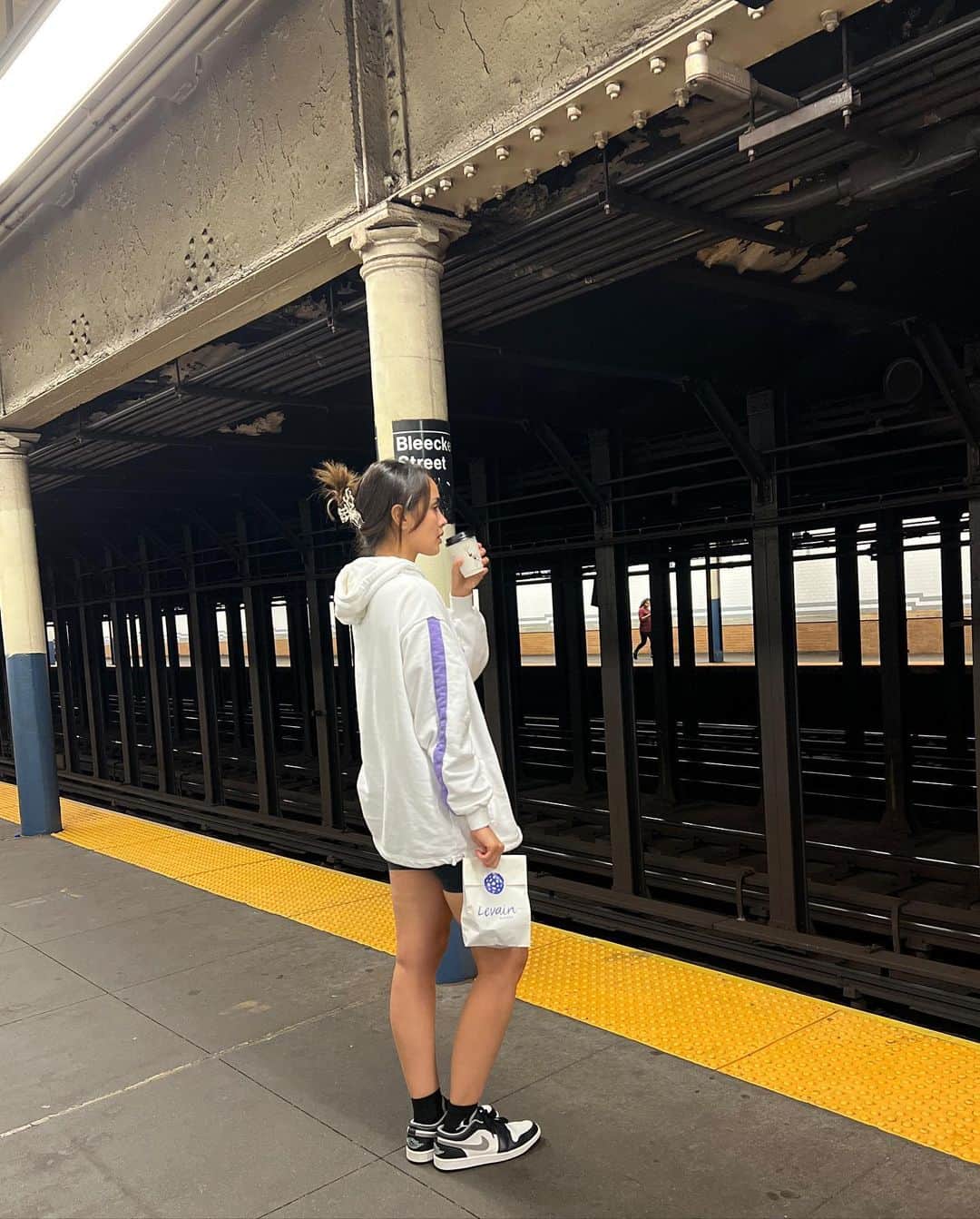 ミーガン・ヤングさんのインスタグラム写真 - (ミーガン・ヤングInstagram)「All we had was 1 hour. We rushed to the coffee shop which opened at 8am. It was only three stops away but Fofo somehow convinced me to grab some coffee so that I could relax before the busy day ahead. I don't know how he thought rushing would be relaxing - but he was right. The moment I took a sip, I forgot about the jetlag and immediately melted into my seat and fell in love with my cup of coffee. Thank you @mikaeldaez for accompanying me on this trip and helping me out with the little things 😍☕️✨ I had so much fun shopping and exploring with you hehe #kiligme」6月6日 16時34分 - meganbata