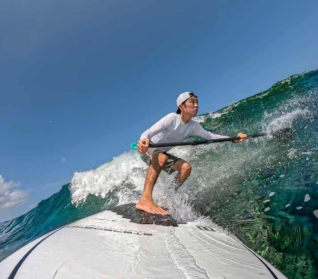 GoProさんのインスタグラム写真 - (GoProInstagram)「絶好の #SUPサーフィン 日和 🏄☀️ 青空の下、沖縄の透き通る海で波乗りをする @birdman358 の一枚。 #GoProHERO11 Black Miniで撮影。 ・ ・ ・ #GoPro #GoProJP #GoProSummer #SUP #SUPSurfing #Okinawa #サーフィン #沖縄」6月6日 16時56分 - goprojp