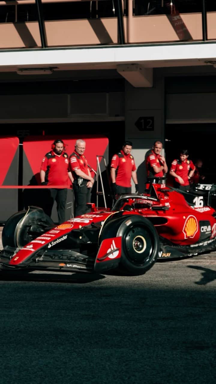 シャルル・ルクレールのインスタグラム：「Rolling out 😎 Our #F1Testing has started with @pirelli_motorsport! Busy day in the car ahead for @Charles_Leclerc 👊」