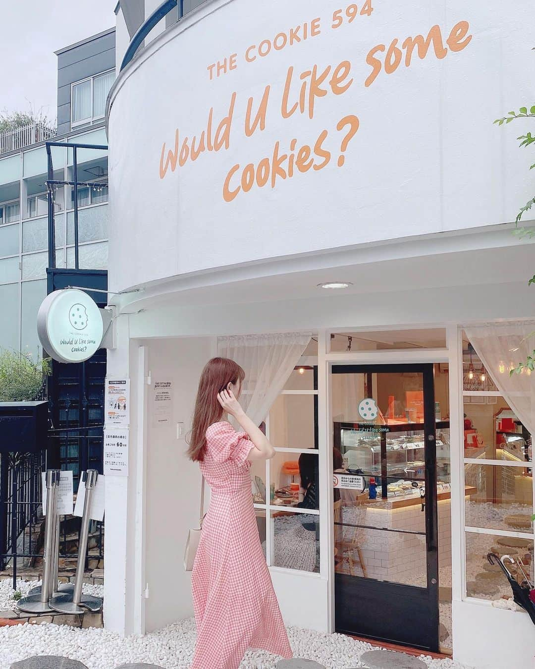 一ノ瀬まりなさんのインスタグラム写真 - (一ノ瀬まりなInstagram)「💖🍪💖🍪💖  とっても可愛いカフェに行ってきました🍴☀️  TheCookie594 @the_cookie_594  最近韓国で流行っているお菓子みたい🍪✨  ニューヨークロールは15時頃には すでにSOLDOUTのものも😳 お花のロール可愛かった🥰🌼 クロワッサン生地の中にクリームがたっぷり入ってたよ🫶✨  クッキーは10種類以上もあったよ🍪 お待ち帰りできるのも嬉しい💝 美味しすぎてたくさん選んでしまいました🙊✨  みんなはどれが気になる？🌼💓  📍表参道店 渋谷区神宮前5-9-4 営業時間11:30〜19:00  📍新大久保店 新宿区百人町1-11-22 B1F 営業時間11:00〜22:00  #クッキー #新大久保 #新大久保カフェ #新大久保グルメ #東京カフェ #新宿カフェ #表参道カフェ #新宿グルメ #ニューヨークロール #cookie #cafe #japanfood #koreafood」6月6日 16時50分 - yuyuyu_marina