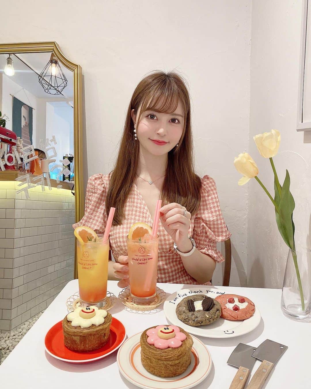 のインスタグラム：「💖🍪💖🍪💖  とっても可愛いカフェに行ってきました🍴☀️  TheCookie594 @the_cookie_594  最近韓国で流行っているお菓子みたい🍪✨  ニューヨークロールは15時頃には すでにSOLDOUTのものも😳 お花のロール可愛かった🥰🌼 クロワッサン生地の中にクリームがたっぷり入ってたよ🫶✨  クッキーは10種類以上もあったよ🍪 お待ち帰りできるのも嬉しい💝 美味しすぎてたくさん選んでしまいました🙊✨  みんなはどれが気になる？🌼💓  📍表参道店 渋谷区神宮前5-9-4 営業時間11:30〜19:00  📍新大久保店 新宿区百人町1-11-22 B1F 営業時間11:00〜22:00  #クッキー #新大久保 #新大久保カフェ #新大久保グルメ #東京カフェ #新宿カフェ #表参道カフェ #新宿グルメ #ニューヨークロール #cookie #cafe #japanfood #koreafood」