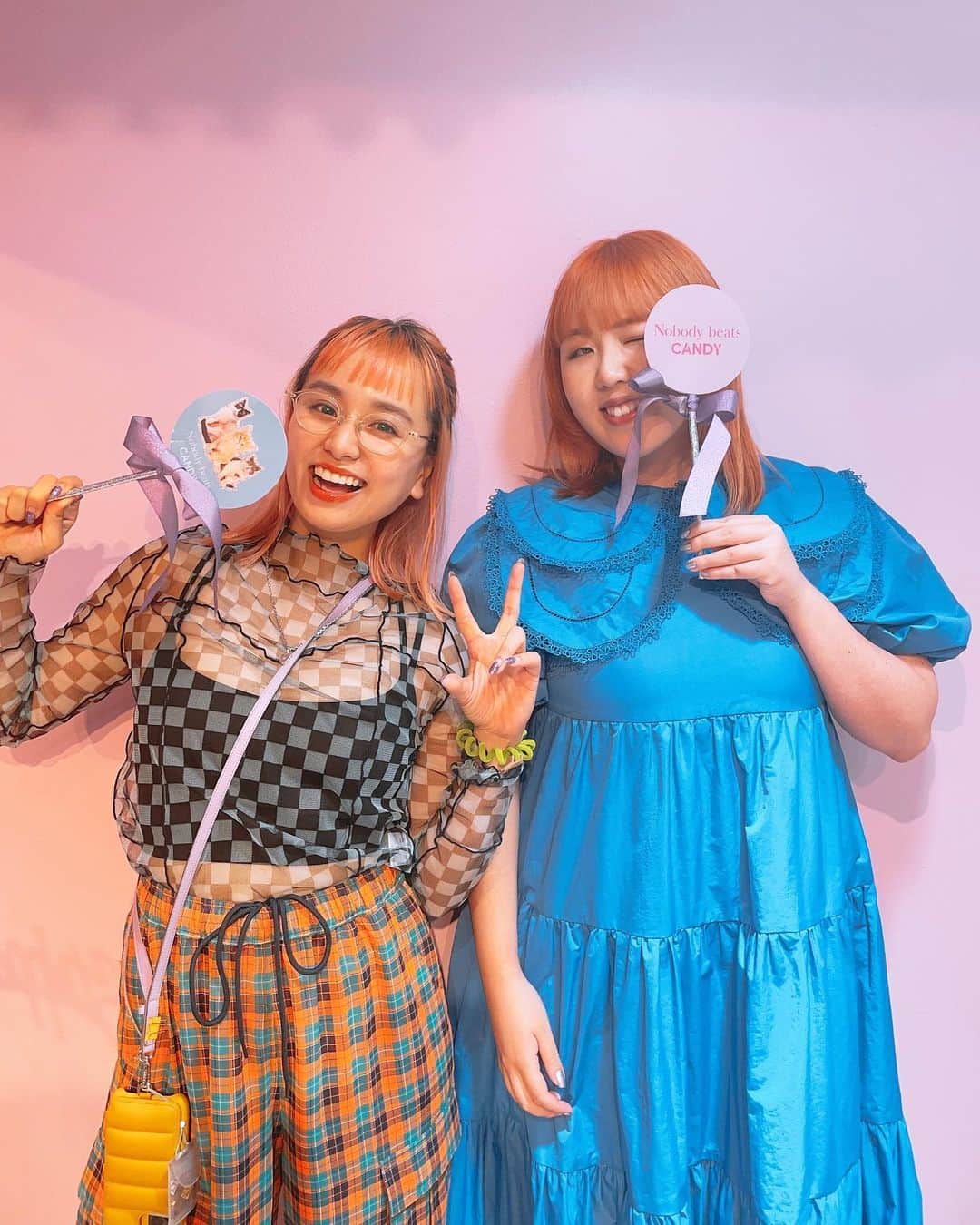板橋よしえのインスタグラム：「. 今日から2023 AUTUMN EXHIBITIONがスタート❣️ 朝からたくさんお友達や関係者の皆さまに会えてうれしい～☺️ 写真は @charanpo_momo ちゃん ＆ @_wanco02m ちゃん🧡💙 展示会でオーダーしてくれたあと、原宿店でお買い物して着替えてふたたびプレスルームに来てくれた！！ かわいいー！！ ももちゃん＆そわちゃん、ありがとう❣️」