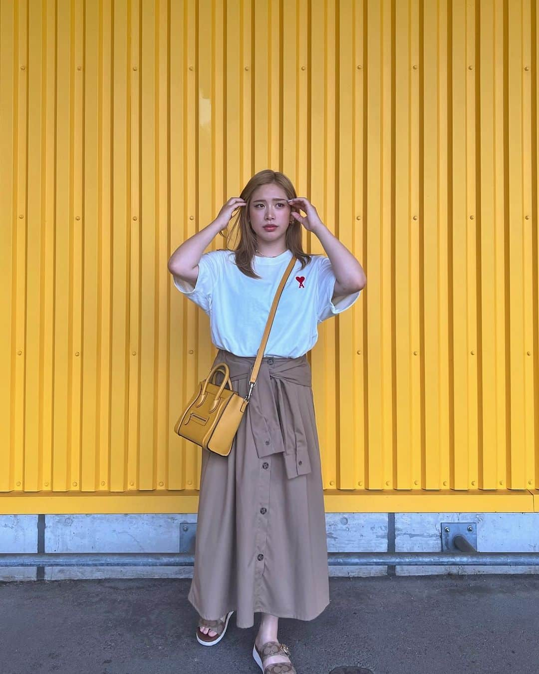 acaneのインスタグラム：「・ そろそろ可愛い夏服 買いに行きたいな〜💪🏻❤️‍🔥 今年の夏はとにかく焼かない。 色白キープをモットーに 室内に引きこもります。wwww  今週の沖縄絶対焼けないようにがんばる🤣☀️  #たろ服」