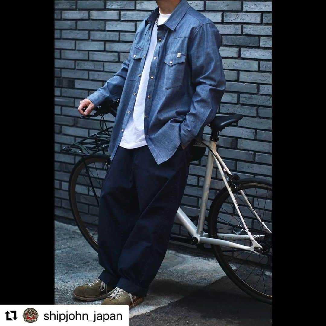 ウェスコさんのインスタグラム写真 - (ウェスコInstagram)「#Repost @shipjohn_japan with @use.repost ・・・ Patton Shirt - Chambray 『ルーズ・シルエット』  現在、SHIP JOHN JAPAN/WESCO JAPAN大阪本店とWESCO世田谷店、ならびにオンラインショップで好評発売中の"Patton Shirt - Chambray"。  今日は「こんな着方もできる」といった内容を実際の着用イメージとともにスタッフブログにてご紹介しています。  ぜひ、参考にしてみてください。  【Staff Blog】 https://wescojapan.blogspot.com/2023/06/ship-johnpatton-shirt-chambray.html?m=1 ・ @wesco_japan アカウントトップのURLからブログへリンクします。 ・ #pattonshirt #chambray #shipjohn #shipjohnjapan #wescojapan #madeinUSA #oregon #portland #workwear #workwearstyle」6月6日 17時03分 - wesco_japan