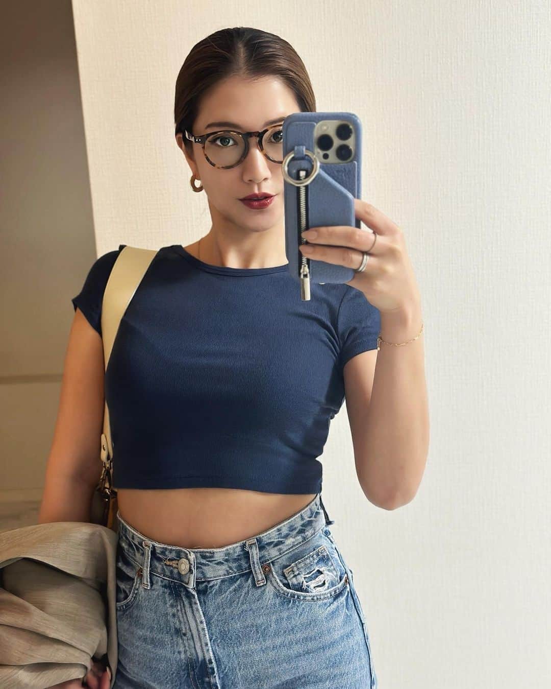のインスタグラム：「🫧🫧🫧🫧  「3か月ぶりです」 と言われて衝撃をうけました。 時間が早すぎてついていけません。  夏も近いので今回はボディのコースをお願いしました。 ぜんぜん運動の時間が取れていないので、苦肉の策です。  機械で深部まで働かせ、 ハンドでしっかりマッサージ。 こちらのハンドはほんとに凄いのです。 絶対セルライト潰れたよね?!!! という満足感🤛  お腹の張りもあり そちらもマッサージして頂き 腸が動いています✨  もうカリカリ細ボディにはなれないので😮‍💨プロの力をおかりして少しでも綺麗なフォルムをキープしたいです🫧 @and__beaute   ___________________________________________  #love #life #loveislove  #body #massage #bodymaintenance」