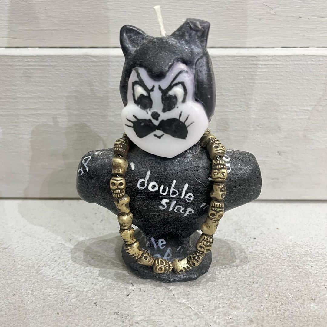 ジャムルのインスタグラム：「vintage SKULL brass beads bracelet ¥8000+tax(8800) . ※キャンドルは売り物ではありません #お問い合わせはお電話で承ります #jammru #osaka  #fashion  #streetstyle  #streetfashion  #vtg  #vintage  #used  #usedclothing  #古着 #古着屋 #ファッション #70s #80s #90s」