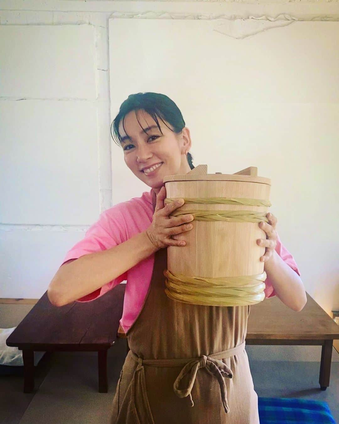 水川あさみさんのインスタグラム写真 - (水川あさみInstagram)「@ellegourmetjp で『水川発酵食道』というわたしの連載が始まりました👏  私自身も暮らしに取り入れている発酵食ですが、発酵への興味は尽きません🔍興味は増すばかり🔎✨ 連載を読んでくださる皆様と一緒に発酵という日本の食と文化に触れて学びを深めましょ！  自分の身体に興味をもち、学び、貢献すると心も精神も整うと思うのです。 身体と心は繋がってる🧘🏻‍♀️♾❤️  『水川発酵食道』是非よろしくお願いします🌏」6月6日 17時32分 - mizukawa_asami