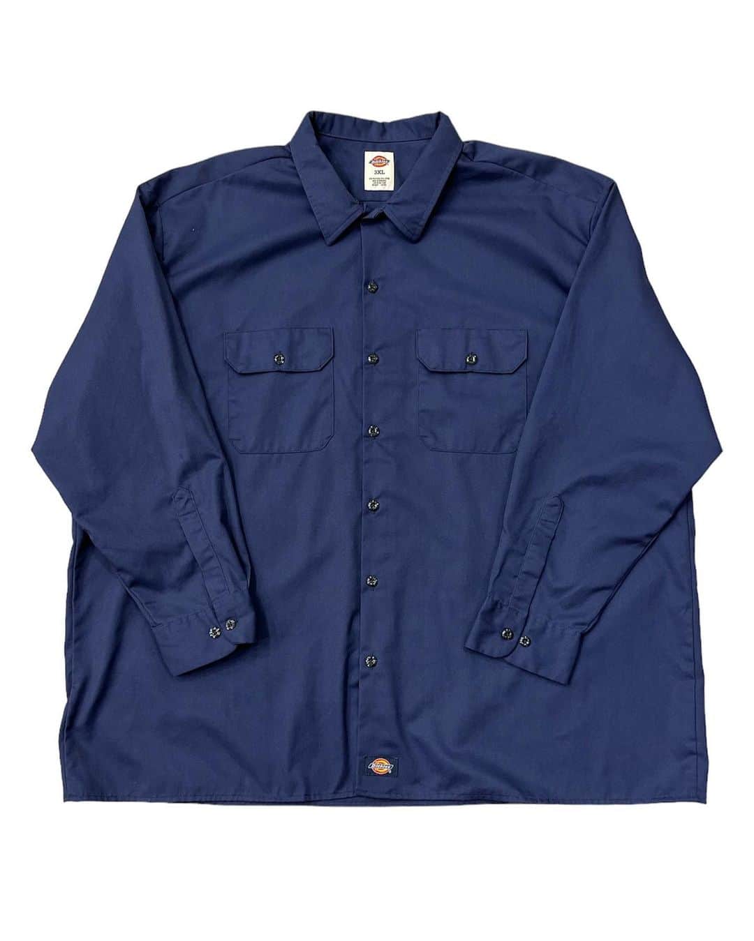 ジャムルのインスタグラム：「Dickies ワークシャツ NAVY 3XL ¥5000+tax(5500) . Dickiesの何の変哲もないワークシャツですが、3XLまでデカくなると少しモードっぽくも着られそうな雰囲気でオススメです。 .  WEB SHOPに入荷しております。 是非ご覧ください。 jammru.com  #お問い合わせはお電話で承ります #jammru #osaka  #fashion  #streetstyle  #streetfashion  #vtg  #vintage  #used  #usedclothing  #古着 #古着屋 #ファッション #70s #80s #90s」