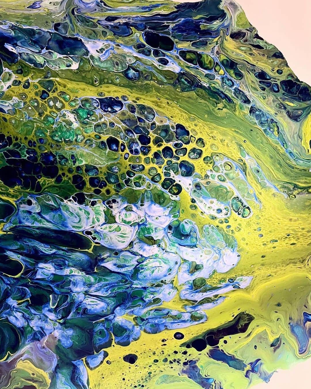 宮村ななこのインスタグラム：「🎨  #photo  #photooftheday  #art  #artist  #artwork  #miyamuart  #photo  #photography  #フルイドアート  #抽象画  #抽象画アート  #アート  #絵の具  #アクリル絵の具」