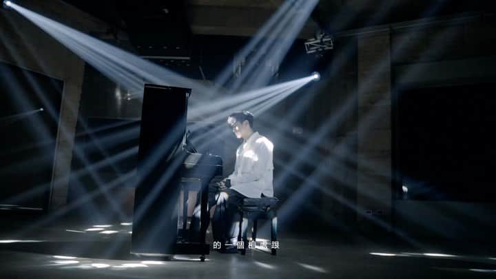 林俊傑のインスタグラム：「林俊傑 JJ Lin 《願與愁》/ “Castle In The Air” MV 幕後花絮全新上線  這首歌曲寫的時候是同時在寫英文版跟華文版的概念。 希望無論是 《願與愁》或者是 ”Castle In The Air“ 都可以讓你看到不同角度的我。   Behind the scenes for the “Dust and Ashes”/ “Castle In The Air” MV.   林俊傑 JJ Lin《願與愁 Dust and Ashes》/ “Castle In The Air” MV 幕後花絮 🔗 數位收聽 Listen now🎧  https://jfj.lnk.to/happilypainfullyafter   #林俊傑新專輯重拾快樂 #HappilyPainfullyAfter  #林俊傑願與愁 #DustandAshes #林俊傑CastleInTheAir」
