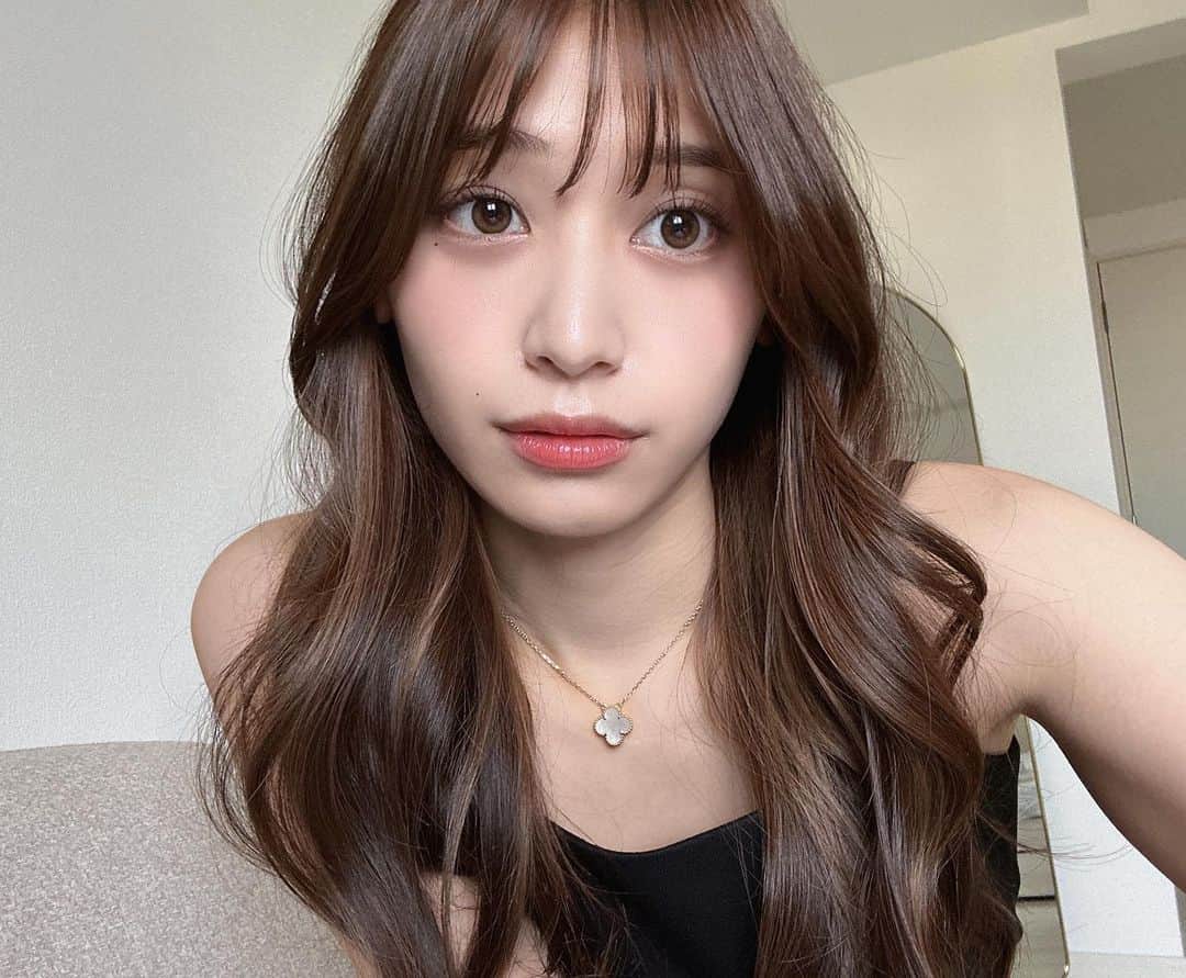 椚ありさのインスタグラム：「@chusme_official の新色カラコン🫧  1,2枚目がGLOSS BROWNで 3,4枚目がTEAR OLIVE♡ 水光レンズなのでうるうるな瞳になれる！  13.1mmで小さめサイズ。 ナチュラルが好きな私には嬉しい🫶🏻  #chusme #チューズミー #モテカラコン #ゆうこす　 #水光レンズ #水光カラコン #韓国風カラコン #グロスブラウン #ティアーオリーブ #pr」