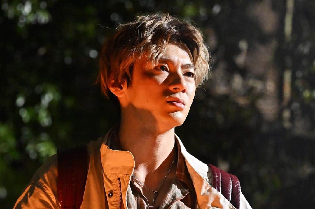 ペンディングトレイン-8時23分、明日 君とのインスタグラム：「第７話をプレイバック🎬 素直じゃない直哉にハートをわしづかみにされた人も多いのでは…♡  未来編完結🌱 クライマックスに向けて一瞬も目が離せない 第８話放送は９日（金）よる１０時🚃 第７話は#TVer で配信中🤳 全話配信は#Paravi #Netflix   #ペンディングトレイン #山田裕貴 #上白石萌歌 #ペントレプレイバック #金曜ドラマ #名シーン」