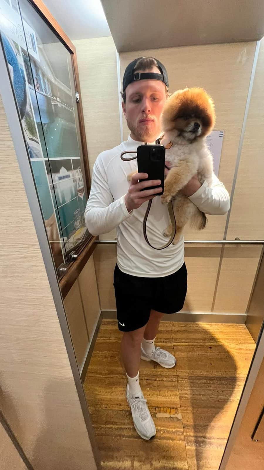 ジョージア・コウソウロウのインスタグラム：「Monkey & Tommy’s BIG adventure 🐶🌴😍  🎙️ New episode out now, link in bio to listen!   #fiveminutespeace」