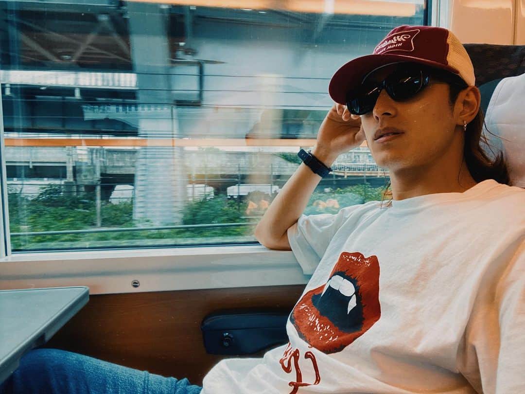武子直輝さんのインスタグラム写真 - (武子直輝Instagram)「久し振りにグリーン車に乗った。 あまりにも良かった。  #武子直輝」6月6日 18時09分 - takeshi__naoki