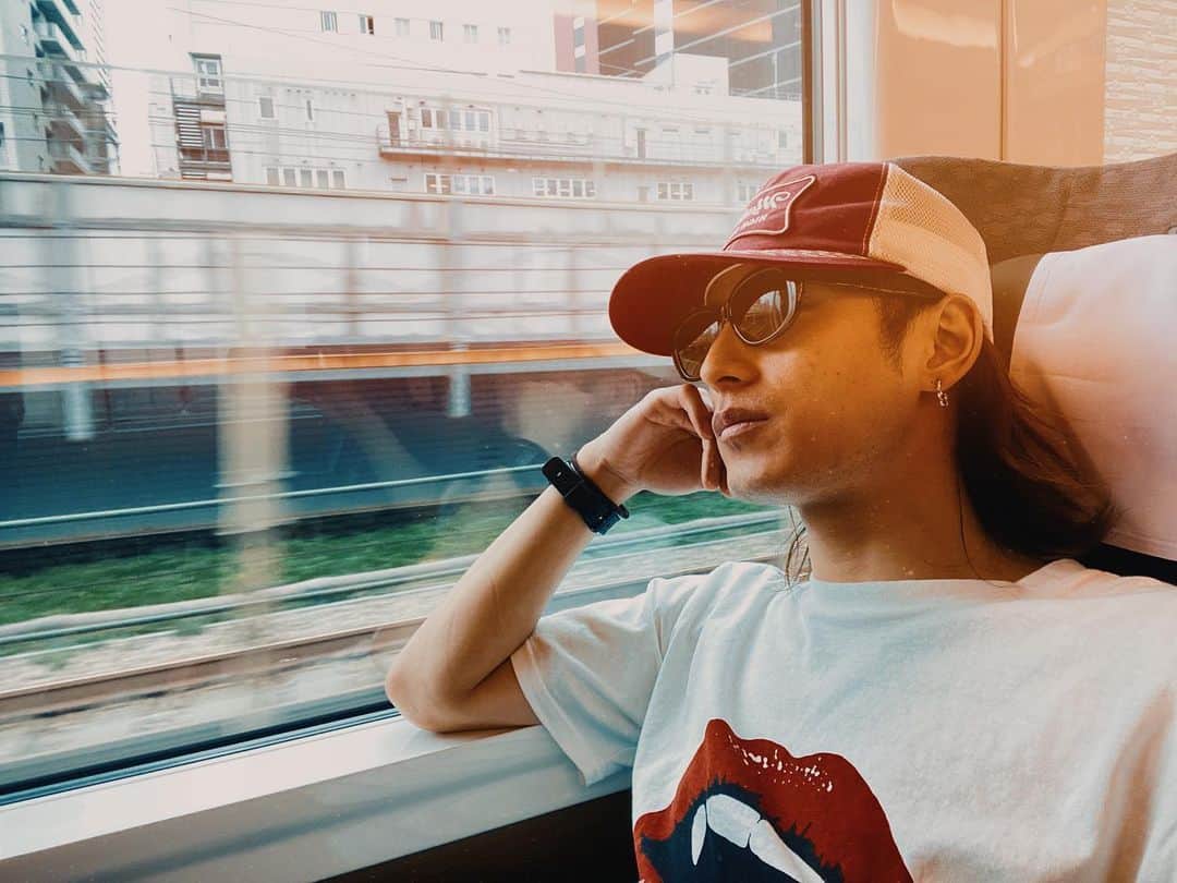 武子直輝のインスタグラム：「久し振りにグリーン車に乗った。 あまりにも良かった。  #武子直輝」