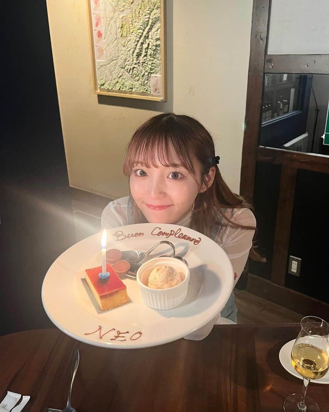 ねおのインスタグラム：「🤍🎂🤍  22歳になりました〜！ねおです👼🏻  沢山のお祝い本当にありがとうございます！ いいね♡届いたかな？  22歳の目標は 【充実した毎日を送ること】です🪐🖤  仕事もプライベートも楽しみながら 頑張っていきますっ！⭐︎」