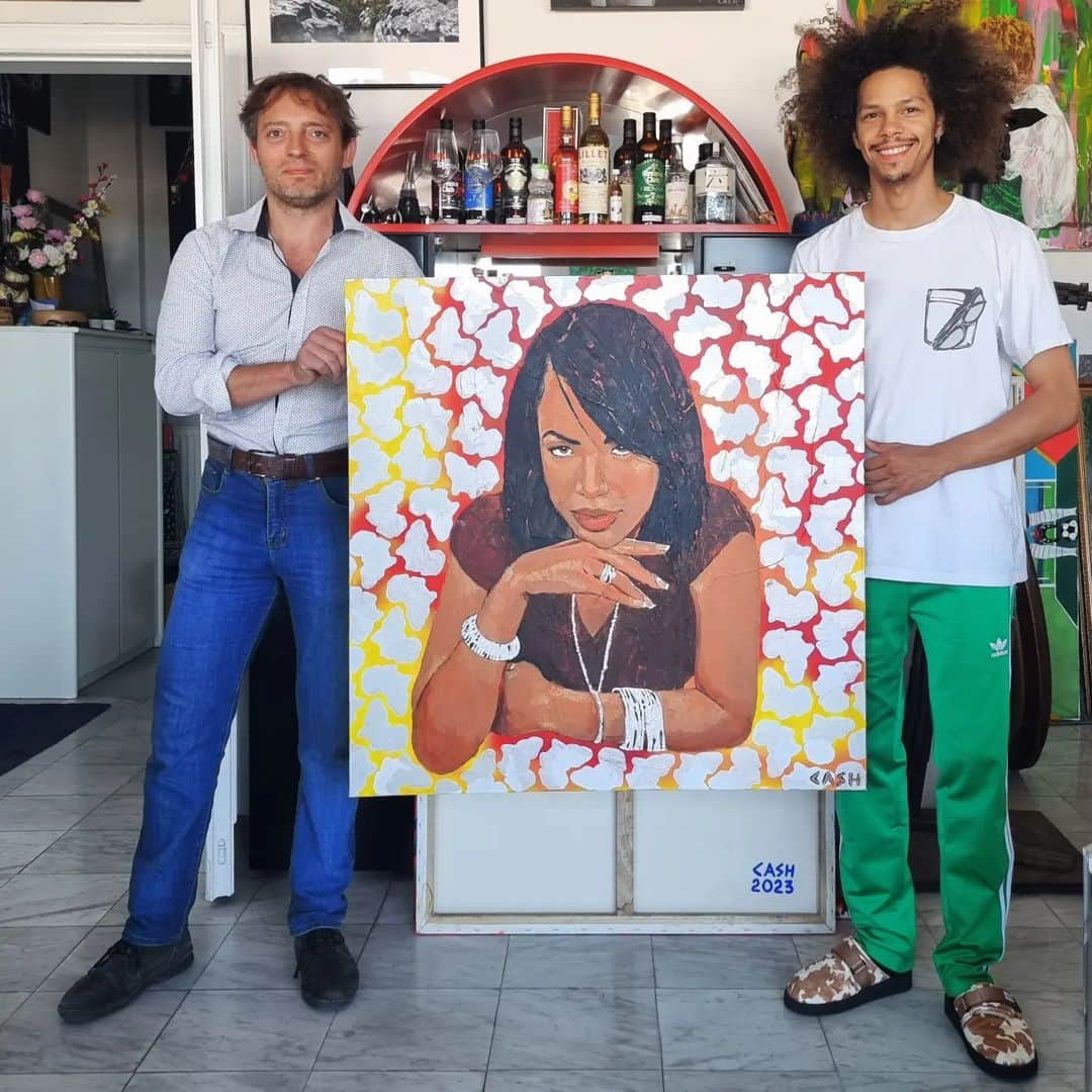 CASH（Carl Anders Sven Hultin）のインスタグラム：「This painting of @aaliyah is soon flying to Hong Kong ✈️🎨  Thank you again Federico and see you soon my friend 🙏🏽  #aaliyah #portrait #painting #artbycash #paletknivepainting #art」