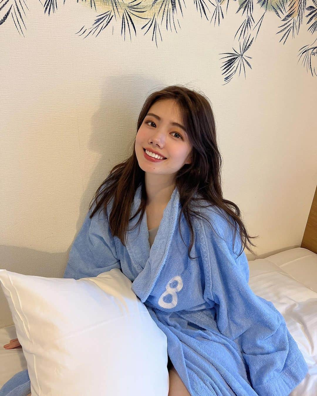 波田妃奈のインスタグラム：「朝のビュッフェて旅行で一番テンション上がるっ😳 わたしはカレー派🙋🏻‍♀️🤣  お部屋はコンパクトだけど綺麗で落ち着く感じなので 女子一人旅とかでも安心していけそう🩵  #湘南 #8ホテル #ホテル #サウナ #スパ #sauna #8hotel #hotel #藤沢 #女子旅 #一人旅」